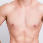 胸毛を抜くのはNG？